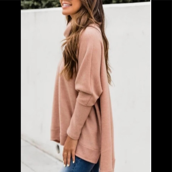 Turtleneck Asymmetrical Loose Fit Side Slits Black Shirt - Picture 6 of 7